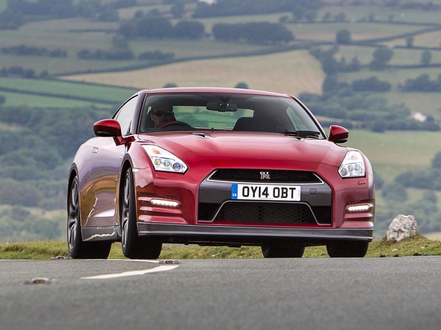 Nissan GT-R 2014 года  (UK) (фото 2 из 19)